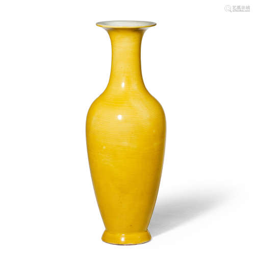 清晚期 姣黄釉柳叶瓶
