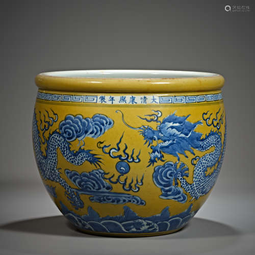 Qing Dynasty blue and white dragon cylinder