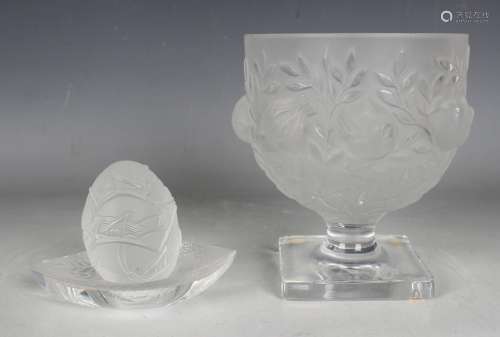 A Lalique frosted and clear glass Elizabeth pattern vase, se...