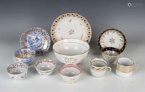 A New Hall hard paste porcelain teabowl and saucer, circa 17...