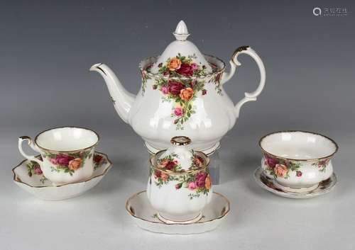 A Royal Albert Old Country Roses pattern part service, compr...