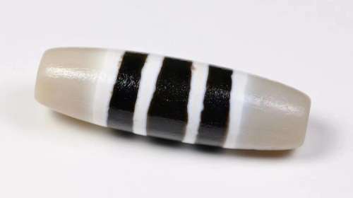 A SEVEN-LINED DZI BEAD