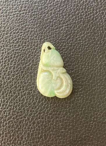 JADEITE CARVING PENDANT OF DOUBLE GOURD