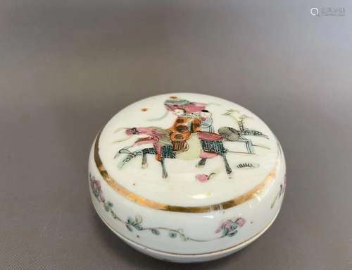 FAMILLE ROSE 'KYLIN' PORCELAIN TRINKET BOX