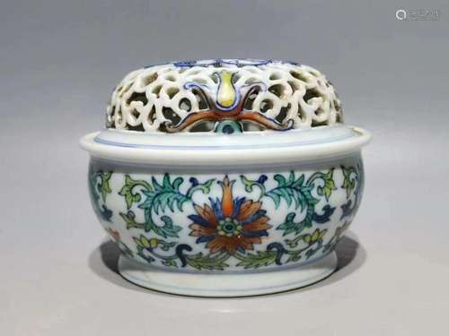 DOUCAI INTERLOCKING FLOWERS PORCELAIN CENSER