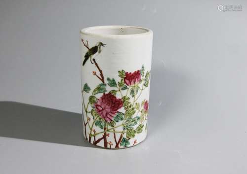 FAMILLE ROSE 'BIRD AND FLOWER' BRUSH POT