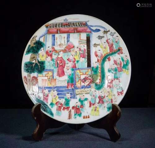 FAMILLE ROSE 'ANCIENT FIGURES' PLATE
