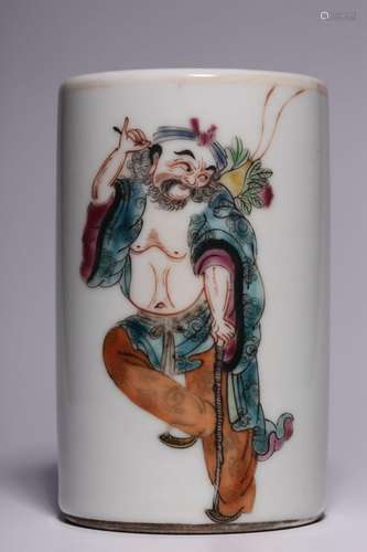 FAMILLE ROSE 'ANCIENT FIGURE' BRUSH POT