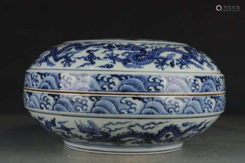 BLUE AND WHITE DRAGONS LIDDED BOX