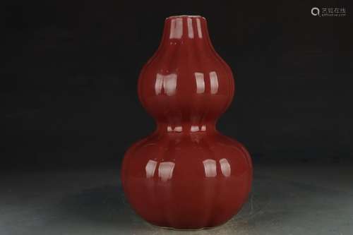 ALTAR-RED GLAZED LOBED DOUBLE-GOURD VASE