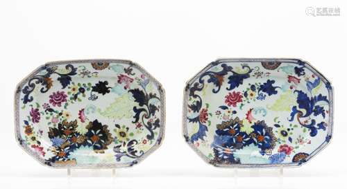 A pair of octagonal "pseudo tobacco leaf" oval ser...