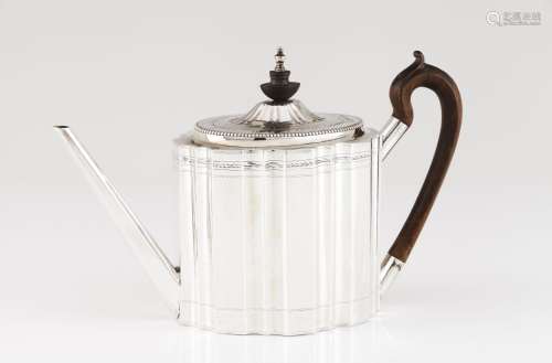 A D.Maria I teapot