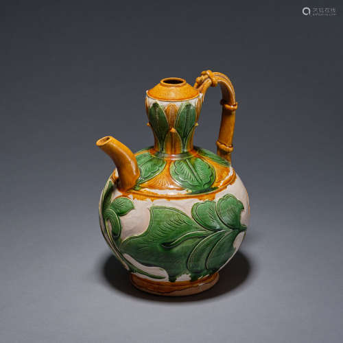 A sancai-glazed pottery wine pot, Liao dynasty