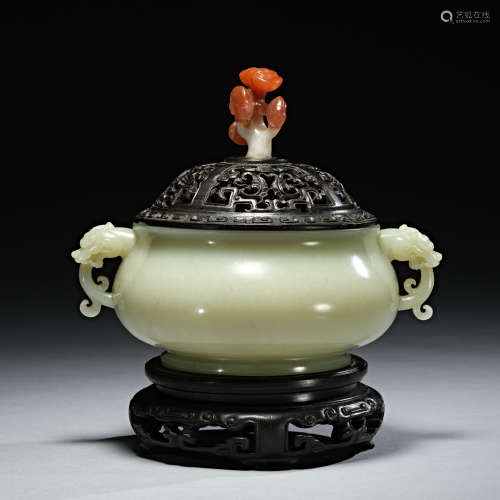 A jade incense burner,Qing dynasty