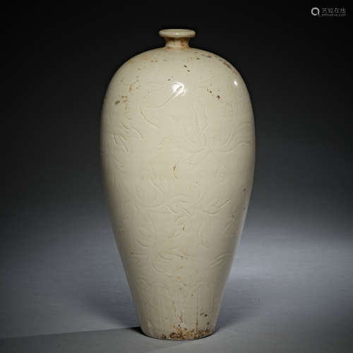 A Dingyao white-glazed vase,Song dynasty