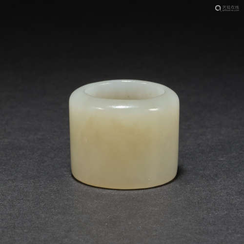 A white jade thumb ring,inner diameter 2cm ,Qing dynasty