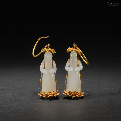 A pair of white jade earrings ,Liao dynasty