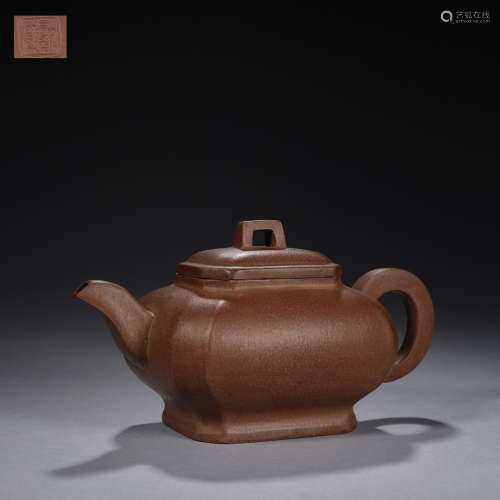 A Yixing teapot and cover ,Qing dynasty