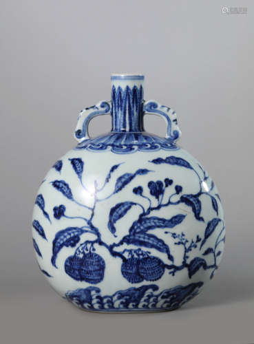 A blue and white vase,Yuan dynasty