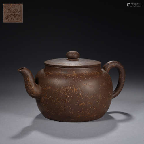 A Yixing teapot and cover,Qing dynasty