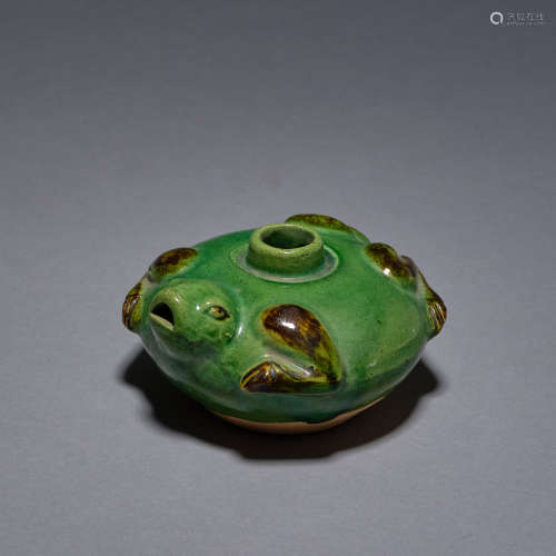 A green-glazed pottery 'frog' water pot ,Liao dynasty