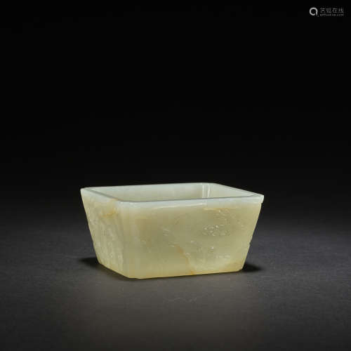 A white brush washer ,Qing dynasty