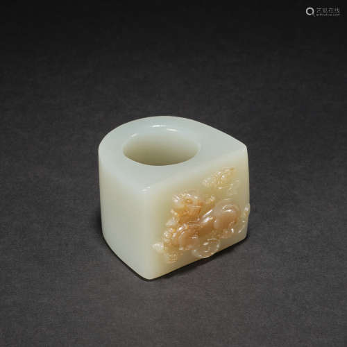 A white and russet jade 'beast' thumb ring, Qing dynasty