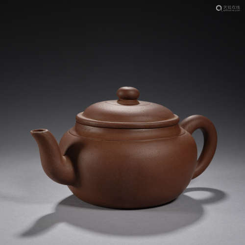 A Yixing teapot and cover Qing dynasty