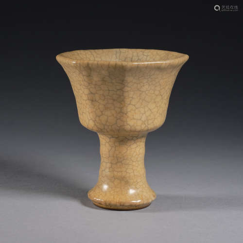 A Guan Kiln stem cup,Song dynasty