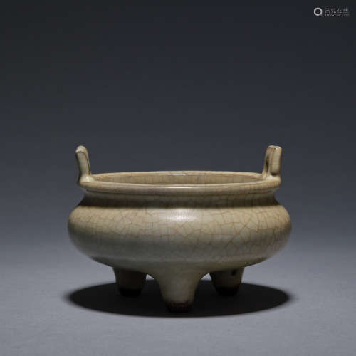 A 'Guan Kiln' tripod incense burner, Song dynasty