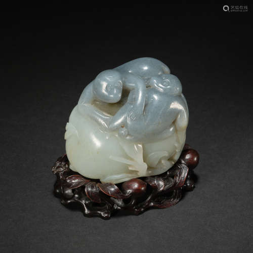 A white and black jade 'monkey and peach' group, Qing dynast...