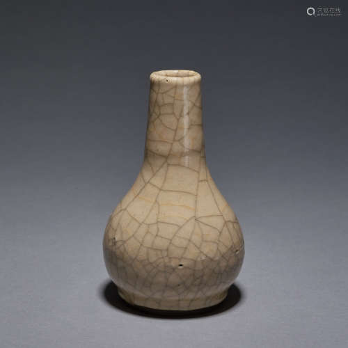 A 'Guan Kiln' vase, Song dynasty