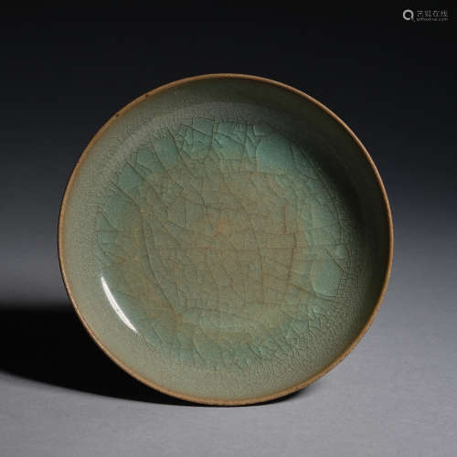 A Guan Kiln plate,Song dynasty