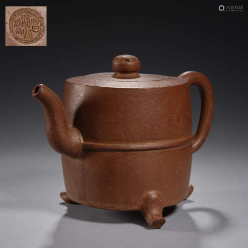 A Yixing tripod teapot and cover Qing dynasty