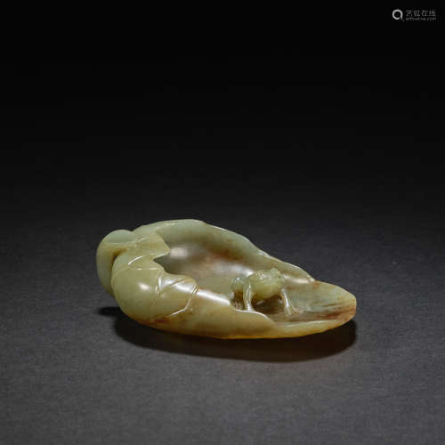 A jade 'lotus  leaf and frog' brush washer,Qing dynasty