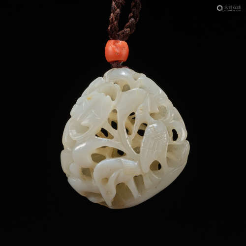A reticulated white jade pendant ,Liao dynasty