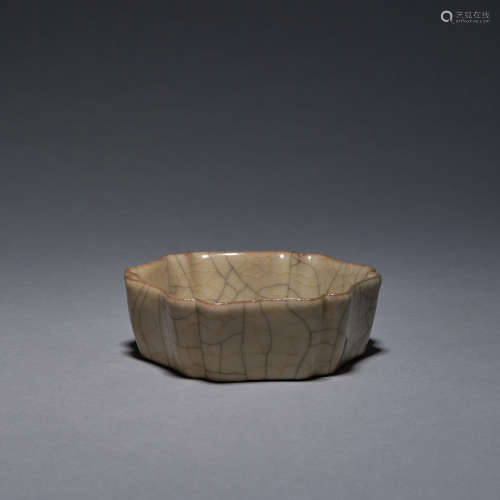 A 'Guan Kiln' brush washer, Song dynasty