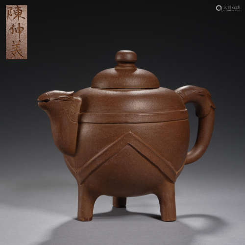 A Yixing 'phoenix beak and tripod' teapot ,Qing dynasty