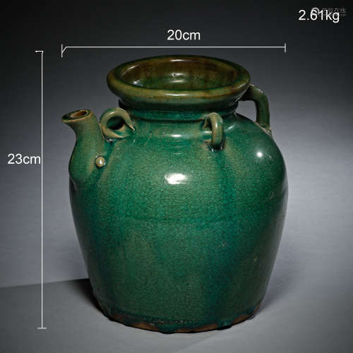 A green-glazed jar,Ming dynasty