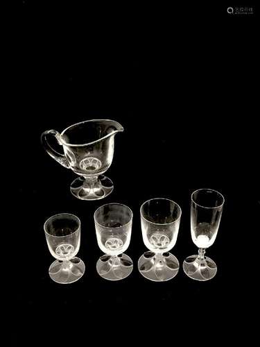 LALIQUE France<br />
un service de verres en cristal modèle ...