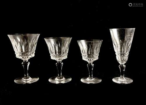 BACCARAT modèle Picadilly, partie de service de 44 verres en...