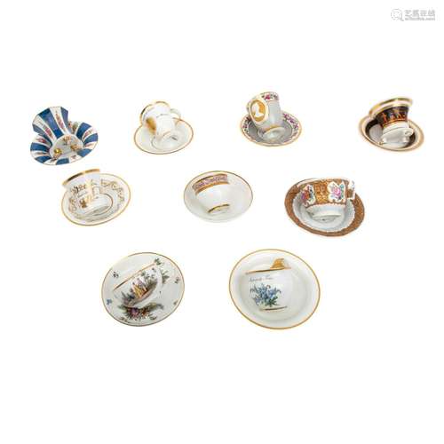 SAMMLUNG VON BIEDERMEIER-TASSEN UND UNTERTASSEN AUS DEM FRÜH...