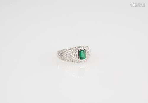 A Natual Emerald Mounted With Diamond 18k Gold Ring