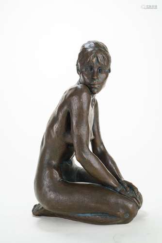 Femme assise <br />
Bronze à patine brune médaille<br />
Fon...