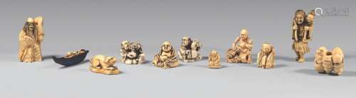 JAPON Ensemble de huit okimono dans le style des netsuke, ha...