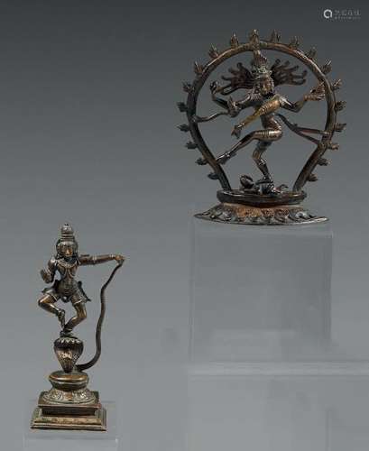 INDE Deux statuettes en bronze à patine brune, danse de Shiv...