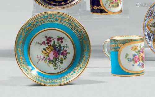 Gobelet litron (1re grandeur) et sa soustasse en porcelaine ...