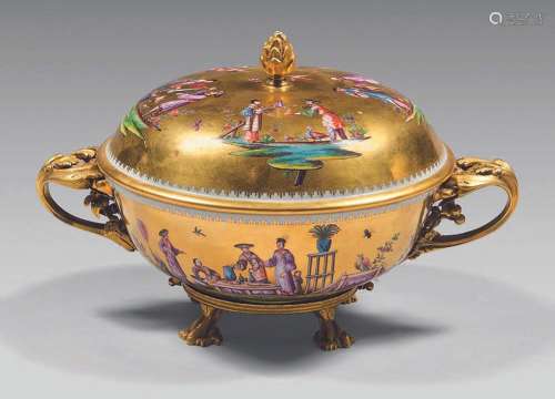 Écuelle et son couvercle en porcelaine de Meissen du XVIIIe ...
