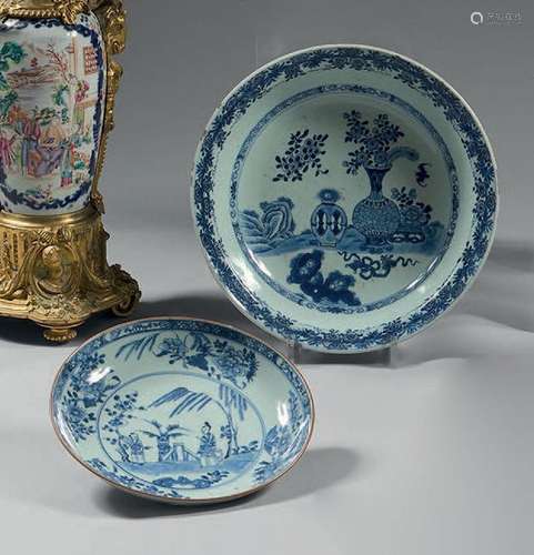 CHINE Coupe circulaire creuse en porcelaine décorée en bleu ...