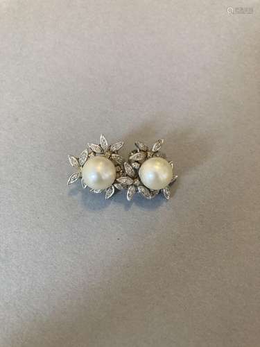 Paire de boucles d'oreilles en or gris 750 millièmes, chacun...